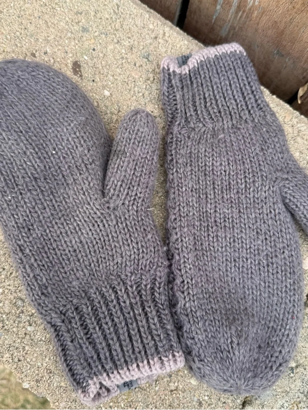 North Face Gray Cable Knit Women’s Mittens Gloves Size Small Medium